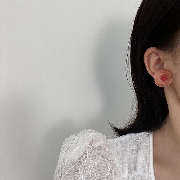 Organza flower earrings - Picture 7 of 9